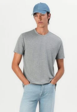 Guess ECO CREW - Basic T-shirt - Overcast Heather Grey -Guess Clothing Sale 003f9be7043a44f2895b20d7f070535b