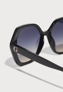 Guess SUNGLASSES UNISEX - Sunglasses - Shiny Black -Guess Clothing Sale 043e628d2f97452786d324be3e395ce5