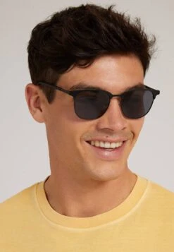 Guess Unisex - Sunglasses - Schwarz