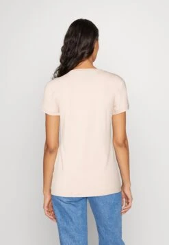 Guess Mini Triangle Tee - Basic T-Shirt -Guess Clothing Sale 064750c2d3964e4d8ac2ea29f65896f3