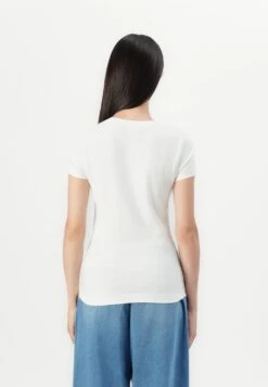 Guess LOGO HOT FIX TEE - Print T-shirt - Pure White -Guess Clothing Sale 069d34fb9a814e45a5c4fe5ed91cdac0