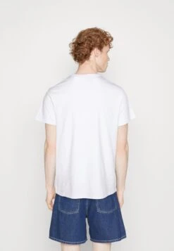 Guess Ss Cn Shaded Logo Tee - Print T-Shirt - Pure White -Guess Clothing Sale 0a74be89540e4ab79ed9d76c08ebb427