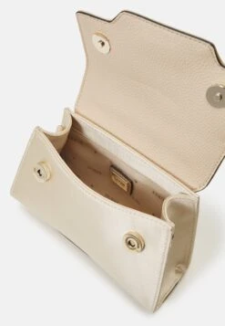 Guess Velina Mini Flap - Handbag - Pale Gold-Coloured 7 Guess Velina Mini Flap - Handbag - Pale Gold-Coloured -Guess Clothing Sale 0bdc428fc884411faf7cb69666076a45