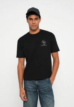 Guess QUATTRO TEE - Print T-shirt - Jet Black -Guess Clothing Sale 104879cd711840f3bae3acde1a11732f