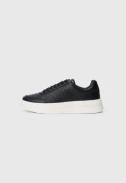 Guess WINNO 3 - Trainers - Black