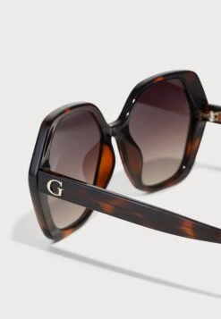 Guess SUNGLASSES UNISEX - Sunglasses - Dark Havana 8 Guess SUNGLASSES UNISEX - Sunglasses - Dark Havana -Guess Clothing Sale 14cbd362f8e34c0d8a11b2f51796e545