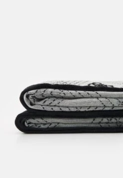 Guess Scarf - Foulard - Black -Guess Clothing Sale 1639a63dc4764414a4d783cd6e6aede6