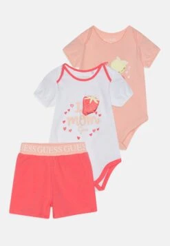 Guess Newborn Set - Shorts - Peach Creme
