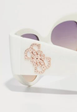 Guess GU00202 - Sunglasses - White / Gradient Or Mirror Violet -Guess Clothing Sale 192559414ad54c38b56da986d4f4a6d4