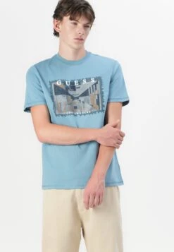 Guess TEE - Print T-shirt - Parisian Roof Blue -Guess Clothing Sale 196ec8dbd18a4a58ba601e1d522f198a