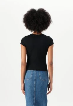 Guess WAVY CHERRY LOGO TEE - Print T-shirt - Jet Black -Guess Clothing Sale 1a5f1bd357a7458db1939829cc82e354