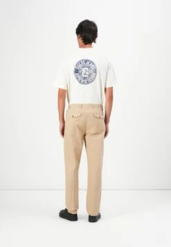 Guess TAYLOR - Chinos - Desert Mud -Guess Clothing Sale 1b755393d35945fcae53e17f6e7e2316