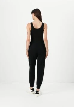 Guess NEW VICTOIRE PANT - Tracksuit Bottoms - Schwarz -Guess Clothing Sale 1c4cf90416734018bbe2061d7a8a3920