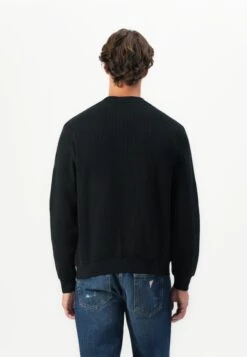 Guess PATCH - Jumper - Jet Black 8 Guess PATCH - Jumper - Jet Black -Guess Clothing Sale 1ccfd77c86d34f9c9f4c4702dfb19186