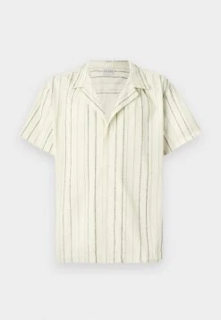 Guess COOPER STRIPE - Shirt - Pearl White 10 Guess COOPER STRIPE - Shirt - Pearl White -Guess Clothing Sale 1d43a0d6edb64b99b730f74539b9640c