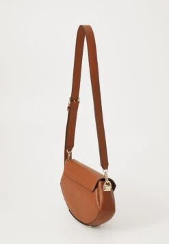 Guess AMORETTE FLAP - Cross Body Bag - Cognac -Guess Clothing Sale 204d82df6c4b45989511f5d14375ea8c