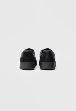 Guess WIMOH - Trainers - Black -Guess Clothing Sale 21acebe3ff144bc59659b744b9c2d57f