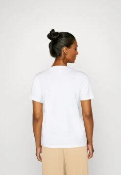 Guess Icon Tee - Print T-Shirt - Pure White -Guess Clothing Sale 21b4b8167ff0437aa482f285710e5431