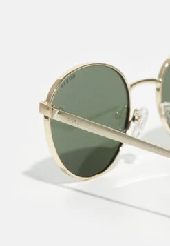 Guess Unisex - Sunglasses - Green/Gold-Coloured -Guess Clothing Sale 2288b349aeb3436a88c29856adda356b