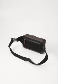 Guess TORINO VERTICAL - Bum Bag - Dark Oak -Guess Clothing Sale 2409e8d3c71c4187993750fdecc3b55c