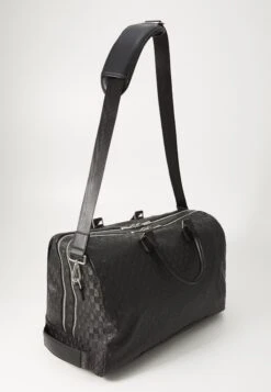 Guess TORINO DUFFLE BAG - Weekend Bag - Black 8 Guess TORINO DUFFLE BAG - Weekend Bag - Black -Guess Clothing Sale 2420886225a0450e9820ed0631667afb