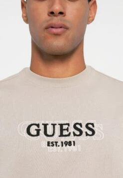 Guess SMALL LOGO TEE - Print T-shirt - Pasadena Stone -Guess Clothing Sale 2593c414084d46cdbb0e70b7df333416