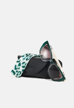 Guess Set - Sunglasses - Green -Guess Clothing Sale 2a349f5ec11c40c0ac78a173fbce47aa