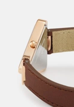 Guess Fame - Watch - Brown/Rose Gold-Coloured -Guess Clothing Sale 2d232c7939a74918898ffa657fdd1d5d