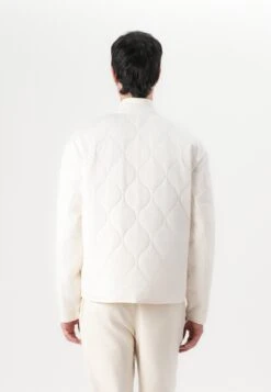 QUILTED PUFFER JACKET - Light Jacket - Pristine White 10 QUILTED PUFFER JACKET - Light Jacket - Pristine White -Guess Clothing Sale 2ded947153d748c3b373540844268293