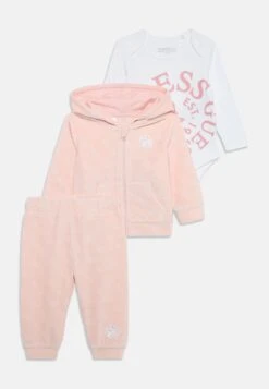 Guess BABY HOODED SET UNISEX - Baby Gifts - Bordeaux -Guess Clothing Sale 2ebf1609eb904ff4baf0036f5e207fd4 1
