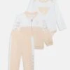 Guess BABY BODY PANTS UNISEX SET - Tracksuit - Salt White/beige