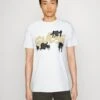 Guess Ss Bsc Graffiti Logo - Print T-Shirt - Pure White