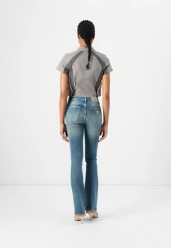 Guess SEXY FLARE - Bootcut Jeans - Ballade -Guess Clothing Sale 329f1f3f4a2f481cb647a835c75f3360