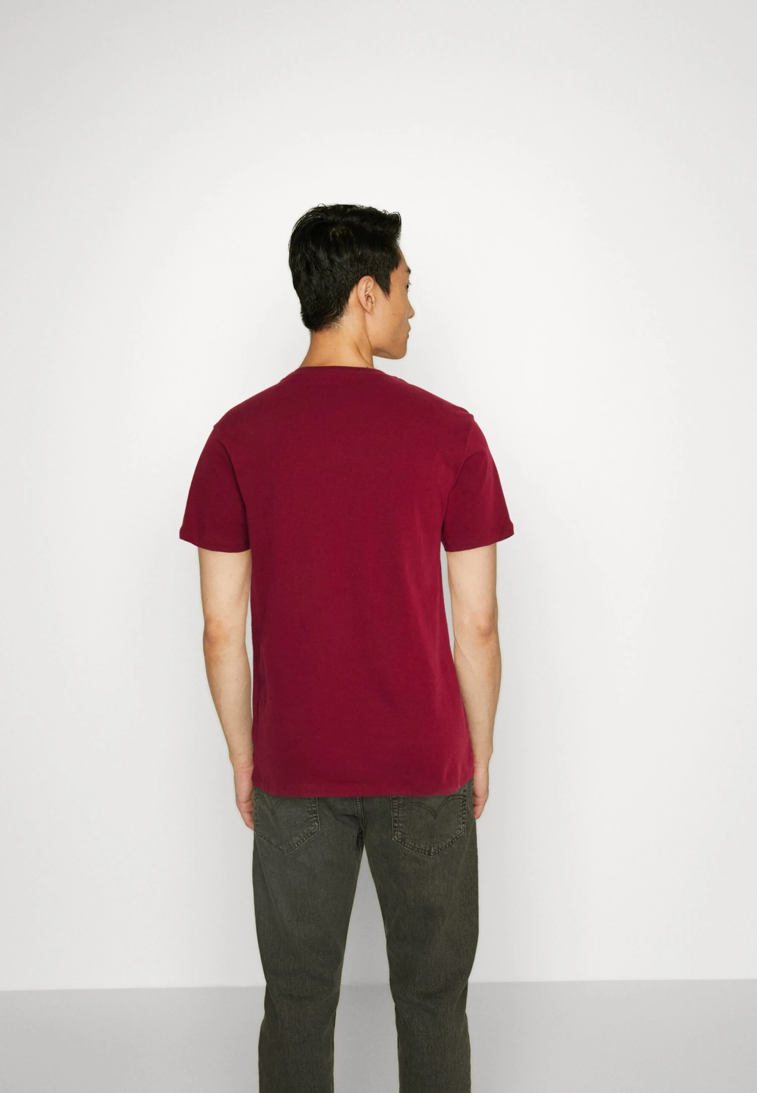 Guess Chain Logo Tee - Print T-Shirt - Pinot Noir 3 Guess Chain Logo Tee - Print T-Shirt - Pinot Noir - Image 3