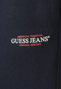AMERICAN TRADITION JOGGER - Tracksuit Bottoms - Dunkel Blau 12 AMERICAN TRADITION JOGGER - Tracksuit Bottoms - Dunkel Blau -Guess Clothing Sale 3433f323296b40b1b793bb7e2bbce681