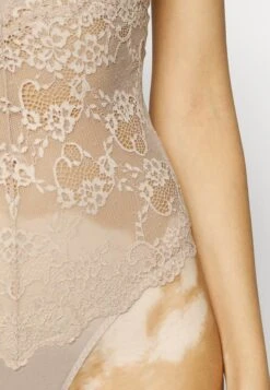 Guess Belle- Body - Pasty Mauve -Guess Clothing Sale 34d335cf037c45daa8e0f4025fd106c4