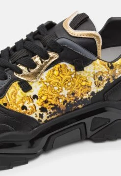 Guess Massa - Trainers - Black -Guess Clothing Sale 3642b9fa82d74385bdf88b991eef18c3