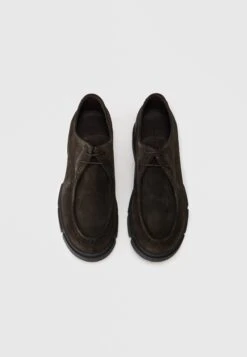 Guess FIORY - Lace-ups - Coffee 9 Guess FIORY - Lace-ups - Coffee -Guess Clothing Sale 36bd45917c1d4238a3ec633ee7152a3e