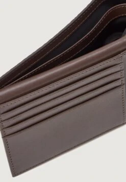 Guess TORINO BIFOLD DOUBLE - Wallet - Dark Brown -Guess Clothing Sale 3a3da403db9942e79e5ce0f6aa1adc55