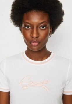 Guess Camila Tee - Print T-Shirt -Guess Clothing Sale 3ac03ac5aeba423da7da7437f5703834