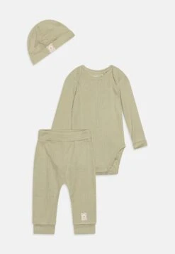 Guess Beanie Hat Pants Unisex Set - Baby Gifts - Light Matcha