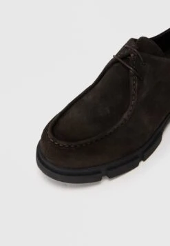 Guess FIORY - Lace-ups - Coffee 11 Guess FIORY - Lace-ups - Coffee -Guess Clothing Sale 3b1b4ee2c2314d968f463841cdea75fe