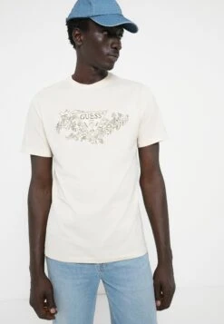 Guess TRIANGLE TEE - Print T-shirt - Quicksand -Guess Clothing Sale 3b70eef41488463593edf51fa503a04d