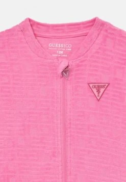 Guess BABY SET UNISEX - Tracksuit - Jelly Pink 8 Guess BABY SET UNISEX - Tracksuit - Jelly Pink -Guess Clothing Sale 3b7b9e60796549f3a172708c1003cf58