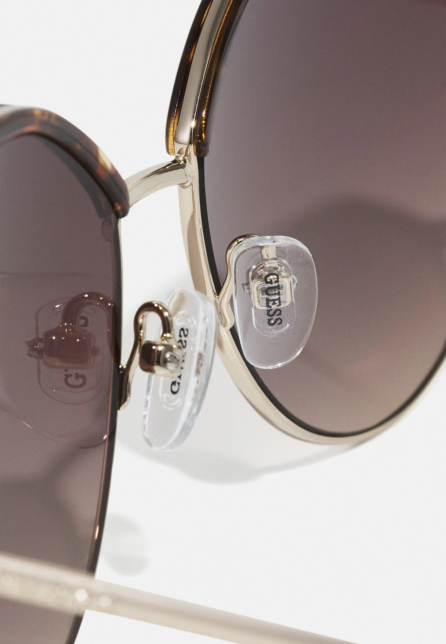 Guess Sunglasses - Dark Havana / Gradient Brown 4 Guess Sunglasses - Dark Havana / Gradient Brown - Image 4