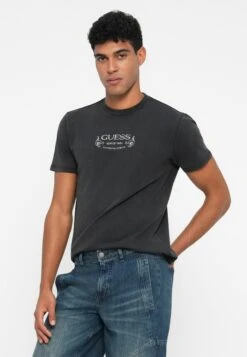 Guess WORLD FAMOUS TEE - Print T-shirt - Jet Black -Guess Clothing Sale 3d3abb1c74144dcda7160f152e86de60