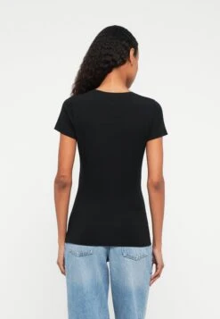 Guess PEONY TRIANGLE TEE - Print T-shirt - Jet Black -Guess Clothing Sale 3d89ef056d15406995bacf4a7877a4e6