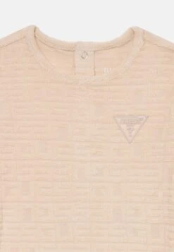 Guess BABY UNISEX - Pyjamas - Sand Grain -Guess Clothing Sale 3dd315e2c5a24063a2e9683365f2d592
