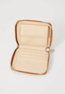 Guess LAUREL SMALL ZIP AROUND - Wallet - Light Cognac -Guess Clothing Sale 3e04ce6b4e7e4efa9399ecd779ddc9d5