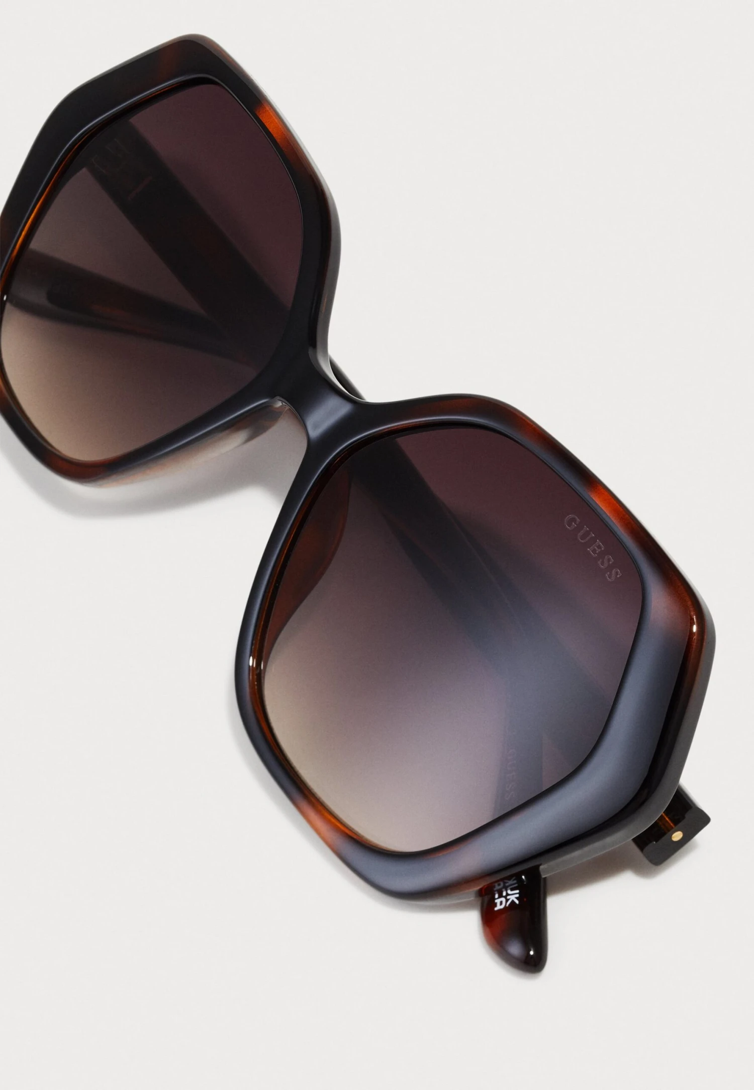 Guess SUNGLASSES UNISEX - Sunglasses - Dark Havana 5 Guess SUNGLASSES UNISEX - Sunglasses - Dark Havana - Image 5